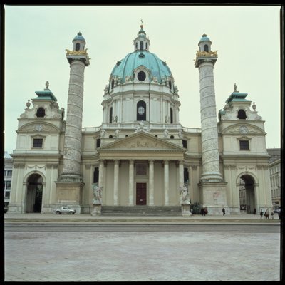 Karlskirche, erbaut 1714-37 von Johann Bernhard Fischer von Erlach